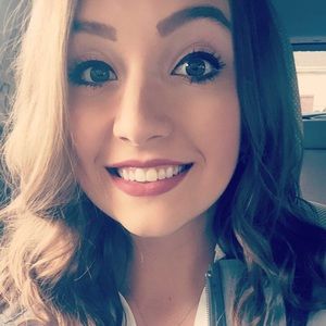 Meet your Posher, Rebecca